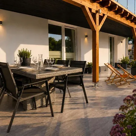 Moderne Zur Aussicht Mit Panorama-terrasse Apartment Schwalefeld